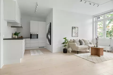 2-к кв. Краснодарский край, Сочи Центральный мкр, ул. Роз, 48 (42.0 м)