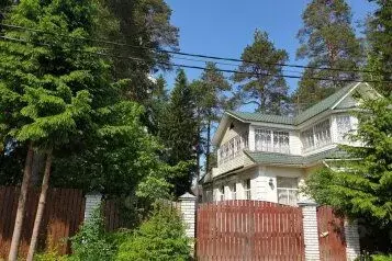 Дом в Ленинградская область, Выборгский район, Рощино пгт ул. Еловая, ...