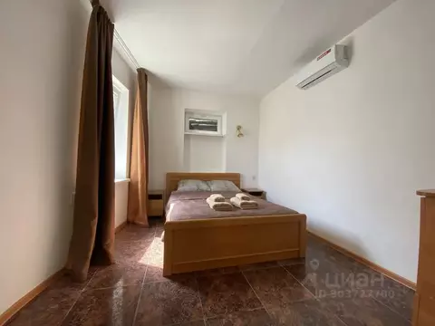 Дом в Крым, Черноморский район, Оленевское с/пос, с. Оленевка ул. ...