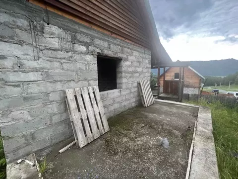 Дом в Алтай, Чемальский район, Элекмонарское с/пос, с. Элекмонар ул. ...