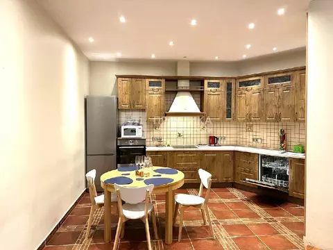 Продается 2-комнатная квартира