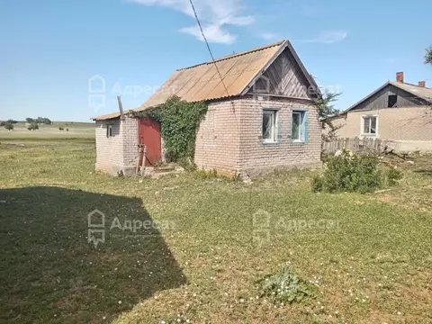 Дом в Волгоградская область, Светлоярский район, Приволжское с/пос, ...