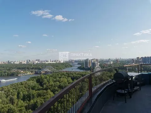 Продается 4-комнатная квартира