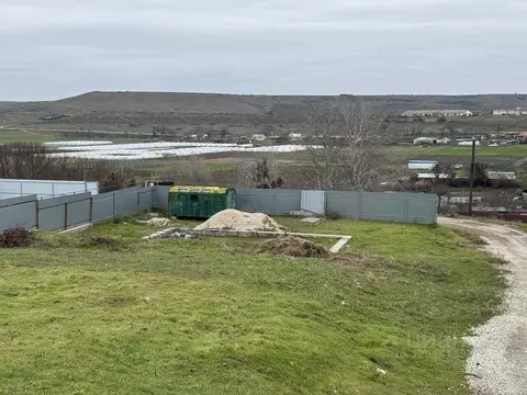 Участок в Крым, Бахчисарайский район, Тенистовское с/пос, с. Айвовое ...