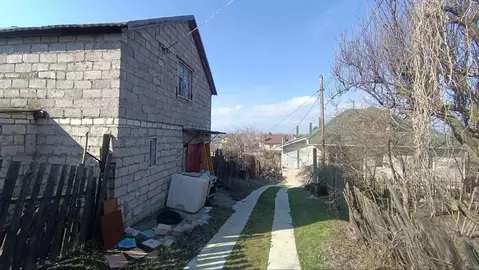 Дом в Волгоградская область, Волжский Изобилие СНТ, ул. Октябрьская ...