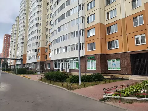 Торговая площадь в Санкт-Петербург ул. Маршала Захарова, 62к1 (90 м)