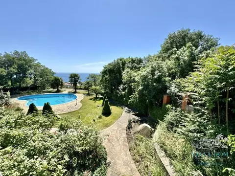 Дом в Крым, Алушта муниципальный округ, с. Лазурное ул. Карьерная, 9 ...