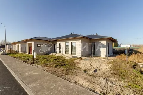 Дом в Тюменская область, Тюменский район, с. Луговое Плодовая ул. (249 ...