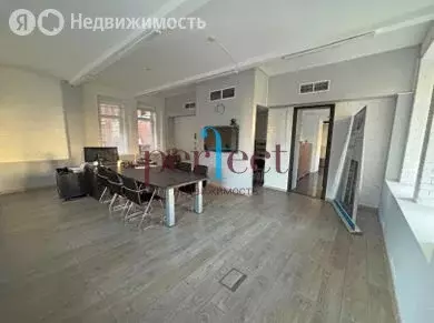 Торговая площадь (300.96 м)