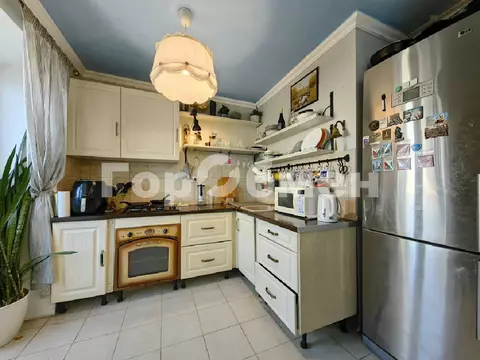 Продается 4-комнатная квартира