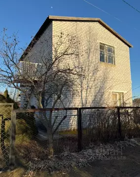 Дом в Волгоградская область, Дубовский район, Пичужинское с/пос, с. ...