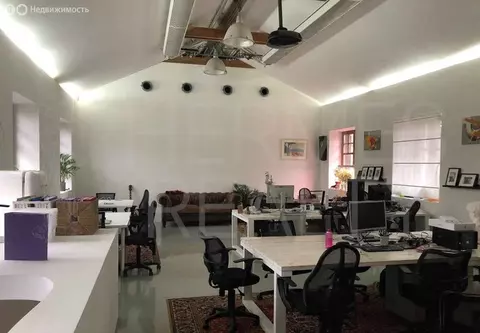 Торговая площадь (253 м)