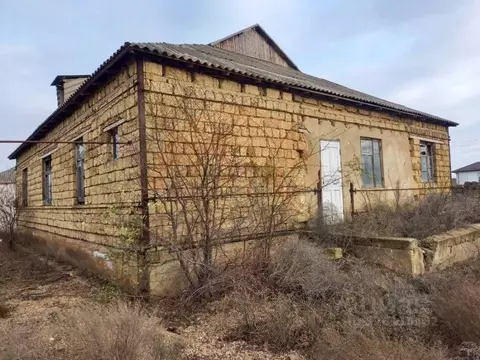 Дом в Крым, Сакский район, Геройское с/пос, с. Яркое ул. Авдет (130 м)