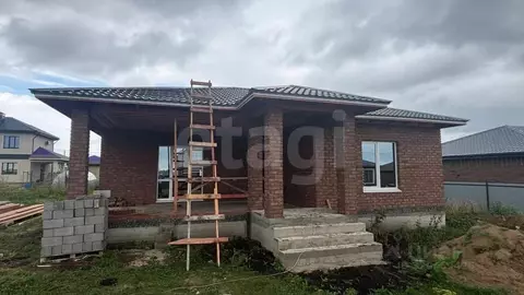 Дом в Башкортостан, Уфимский район, Михайловский сельсовет, д. Суровка ...