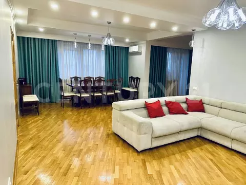 Продается 6-комнатная квартира