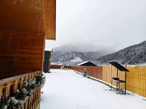 Дом в Карачаево-Черкесия, Теберда Карачаевский городской округ, ул. ...