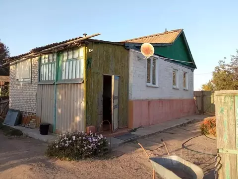 Дом в Волгоградская область, Дубовский район, Лозновское с/пос, с. ...