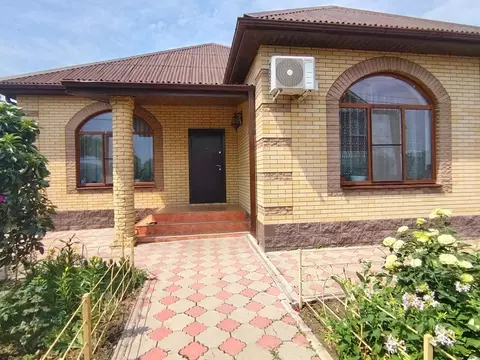 Дом в Ростовская область, Неклиновский район, с. Новобессергеневка ул. ...