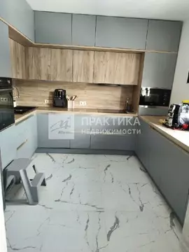 Продается 4-комнатная квартира