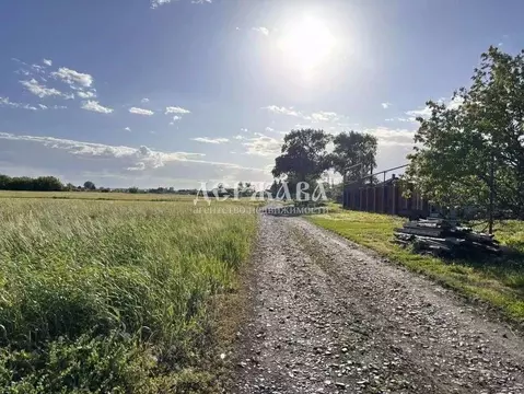 Участок в Белгородская область, Старооскольский городской округ, с. ...