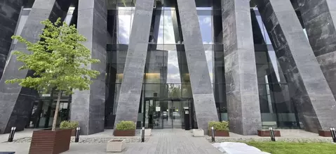 4-к кв. Москва Мосфильмовская ул., 8 (210.0 м)