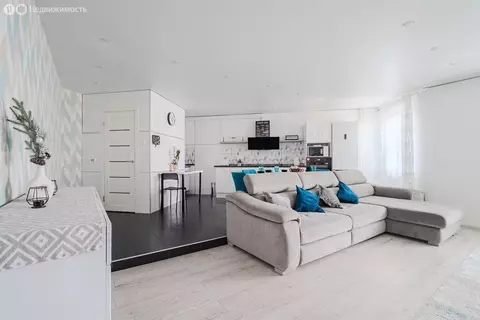 3-комнатная квартира: посёлок Шушары, Новгородский проспект, 10 (86 м)