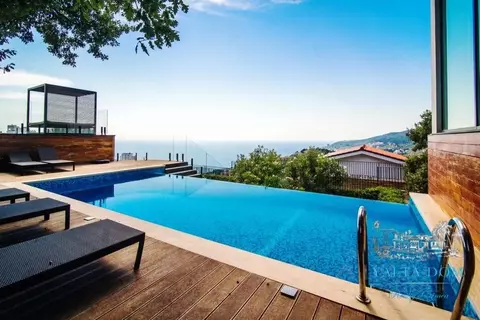 Дом в Крым, Ялта муниципальный округ, Гурзуф пгт ул. Ялтинская (700 м)