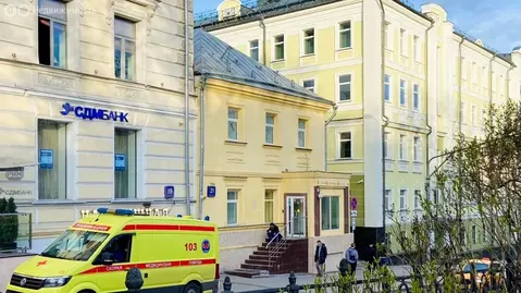 Торговая площадь (720.4 м)