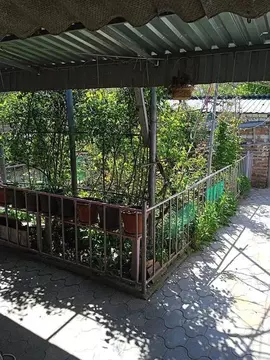 Дом в Краснодарский край, Крымский район, Варениковская ст-ца ул. ...