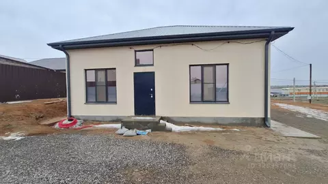 Дом в Астраханская область, Наримановский район, с. Солянка ул. ...