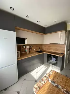 4-к кв. Тюменская область, Тобольск 10-й мкр, 2 (80.0 м)