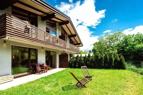 Дом в Краснодарский край, Сочи Красная Поляна пгт, ул. Защитников ...