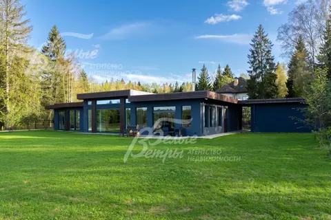 Дом в Москва № 407 кв-л,  (300 м)