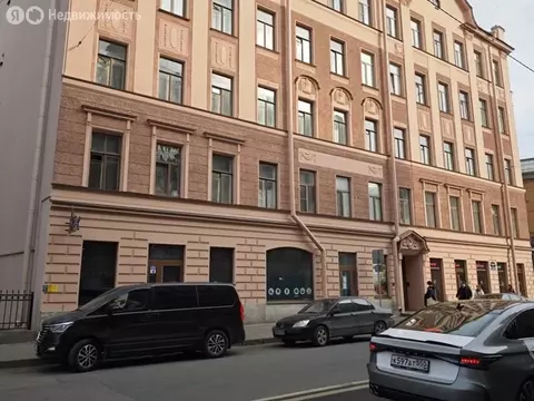 Торговая площадь (187.3 м)