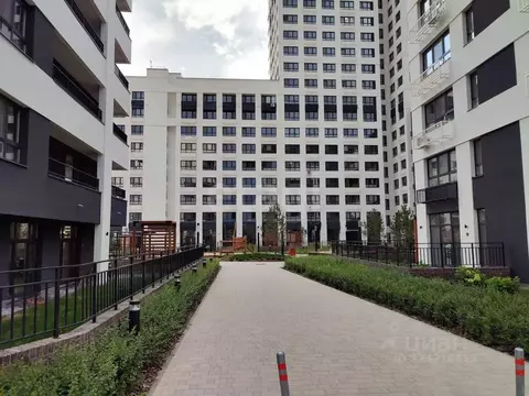 Студия Тюменская область, Тюмень ул. Василия Малкова, 10 (28.4 м)