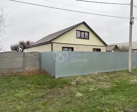 Дом в Волгоградская область, Калачевский район, Мариновское с/пос, с. ...