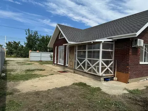 Дом в Краснодарский край, Динской район, Новотитаровская ст-ца ул. ...