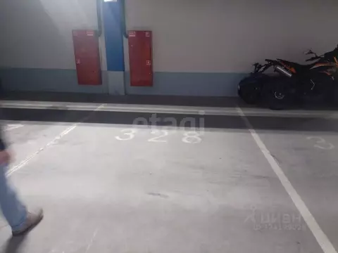 Гараж в Тюменская область, Тюмень ул. Федюнинского, 60с1 (15 м)