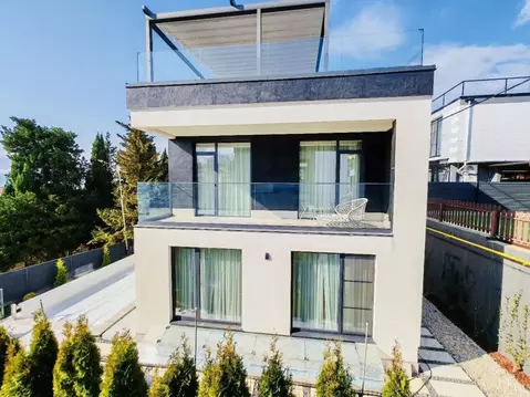 Дом в Краснодарский край, Сочи Адлер жилрайон, ул. Гвардейская (250 м)