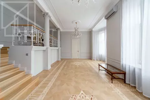 5-к кв. Москва ул. Петровка, 17С1 (205.0 м)