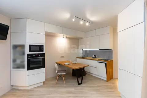 Студия Тюменская область, Тюмень ул. Первооткрывателей, 10 (38.0 м)