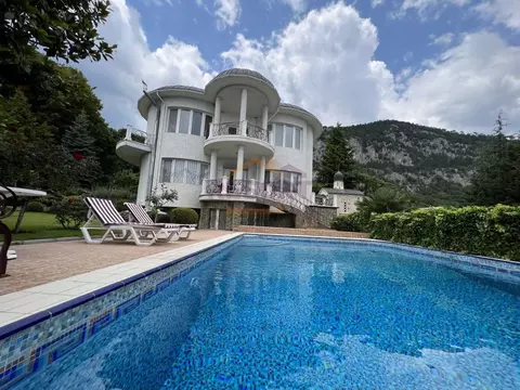 Дом в Крым, Ялта муниципальный округ, Ореанда пгт 6А (300 м)