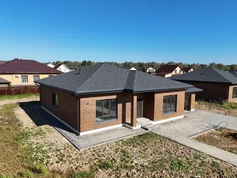 Дом в Калужская область, Жуковский район, с. Совхоз Победа ул. ...