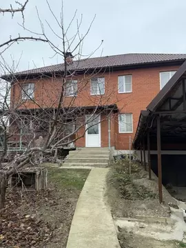 Дом в Волгоградская область, Волгоград Варненский пер., 1а (370 м)