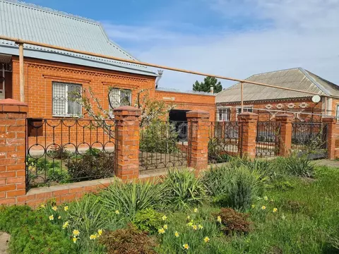 Дом в Краснодарский край, Новопокровский район, Незамаевское с/пос, ...