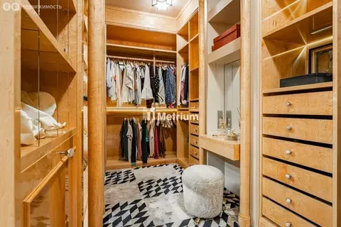 3-комнатная квартира: Москва, Большая Татарская улица, 7к1 (150 м)