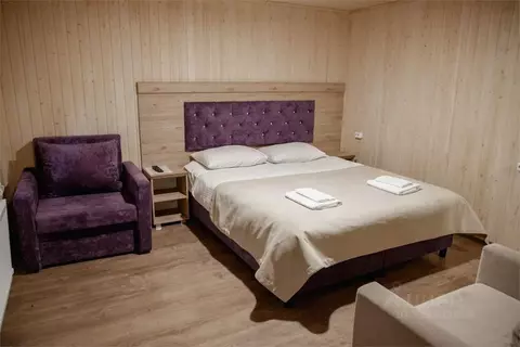 Дом в Карачаево-Черкесия, Зеленчукский район, с. Архыз ул. Банковская, ...