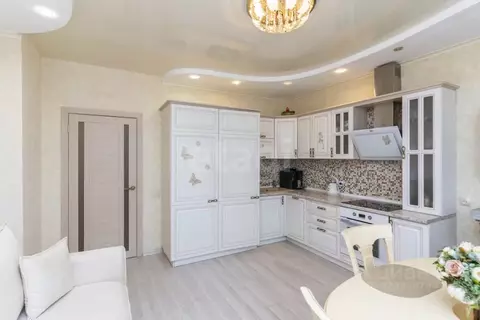 2-к кв. Тюменская область, Тюмень ул. Николая Зелинского, 16 (69.2 м)