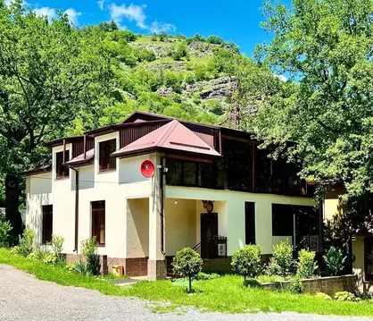 Дом в Карачаево-Черкесия, Карачаевский район, Дубки кп  (270 м)