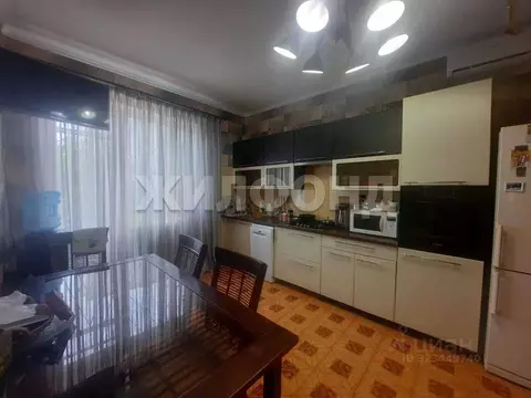 Дом в Ставропольский край, Георгиевский муниципальный округ, Незлобная ...